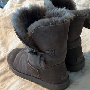 UGG Short Shearling-Trim Boot - Gray